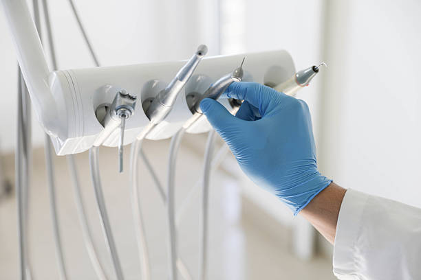 Professional Tooth Extraction technician working in Williston Highlands, FL